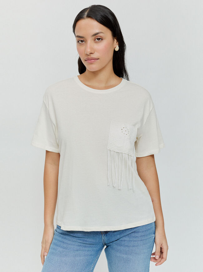 CAMISETA BOLSILLO CROCHET BLANCO ROTO
