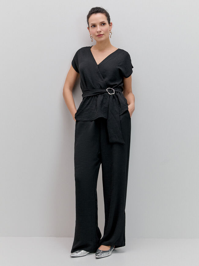 PANTAL&Oacute;N CON ABERTURAS Negro