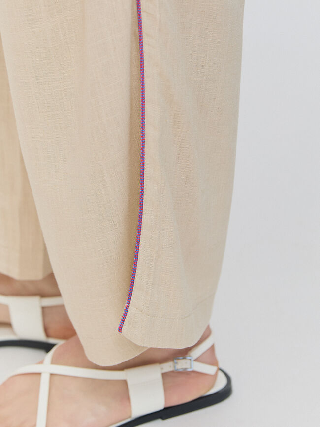 PANTALON DETALLE LATERAL Camel