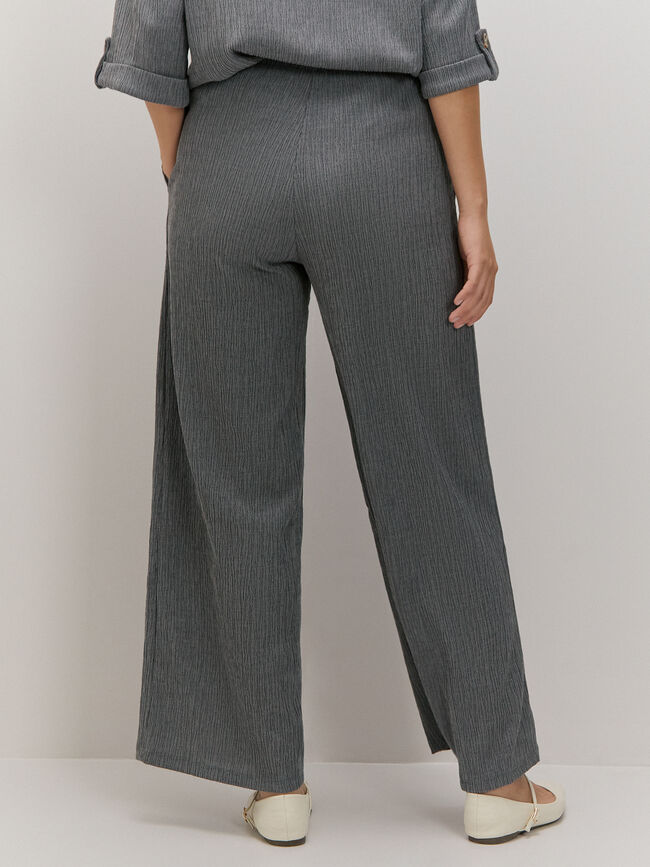 PANTALON TEXTURA Gris Oscuro