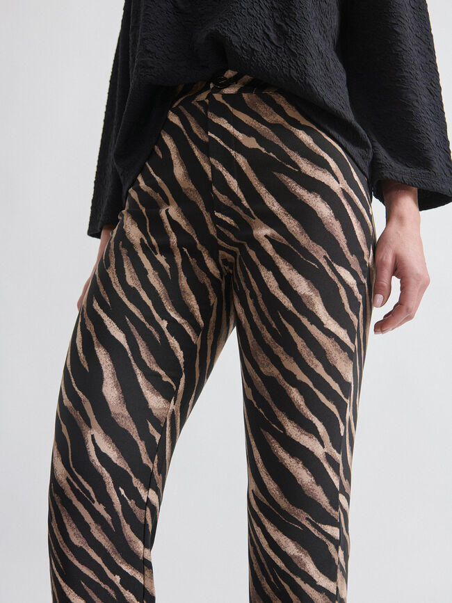 PANTALON RECTO ESTAMPADO Negro