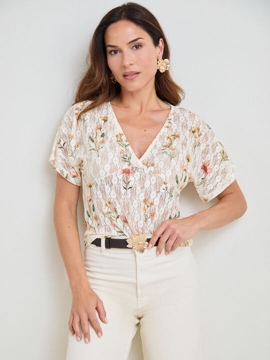 CAMISETA BLONDA ESCOTE PICO PUNTILLAS Estampado 1 image number null