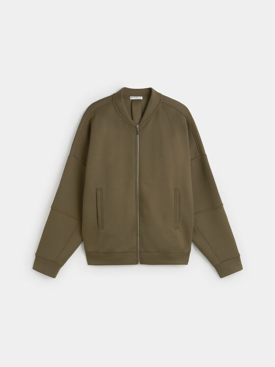 BOMBER DETALLE ESPALDA kaki oscuro image number null