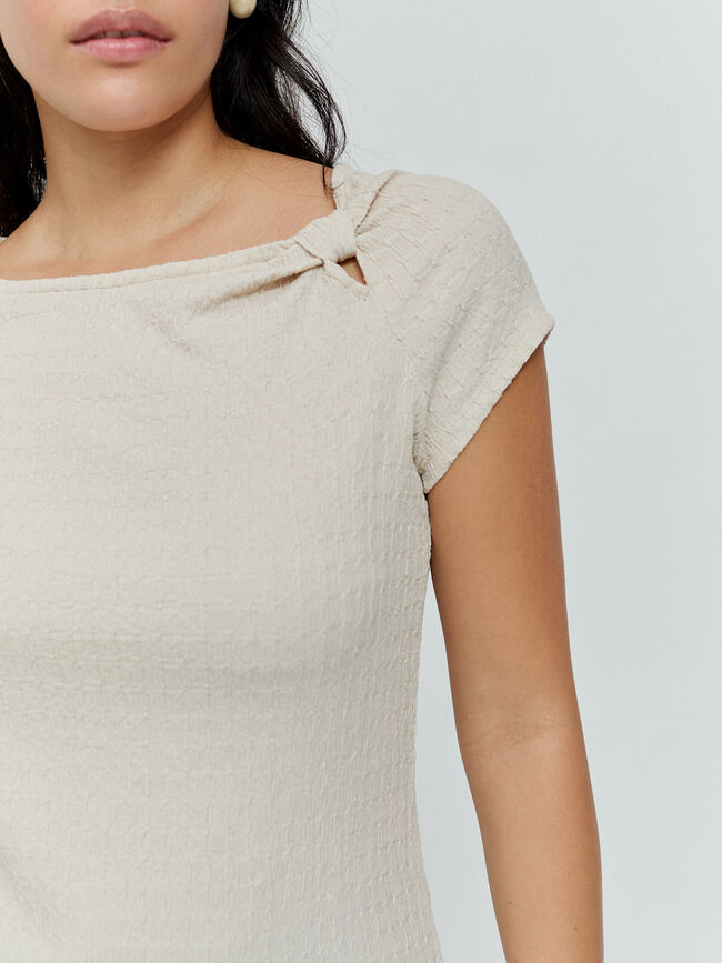 CAMISETA DETALLE ABERTURA Crudo