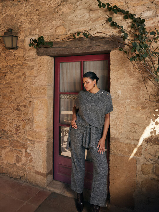 CAMISETA DETALLE BOTONES Gris vigore Osc image number null