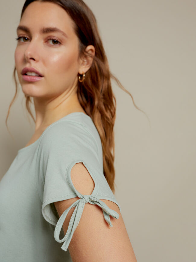 Camiseta detalle nudo 100% algodón Perla Verdoso