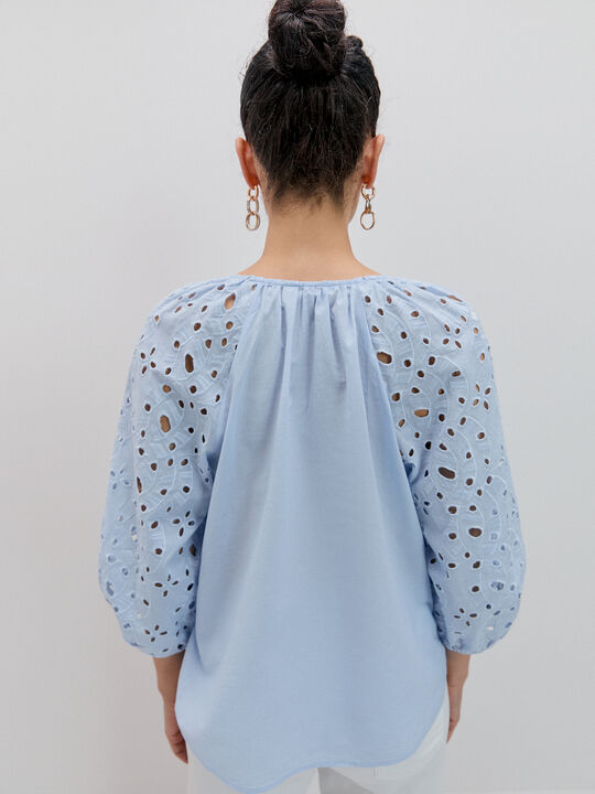 BLUSA MANGA TROQUELADA Azul Bebe image number null
