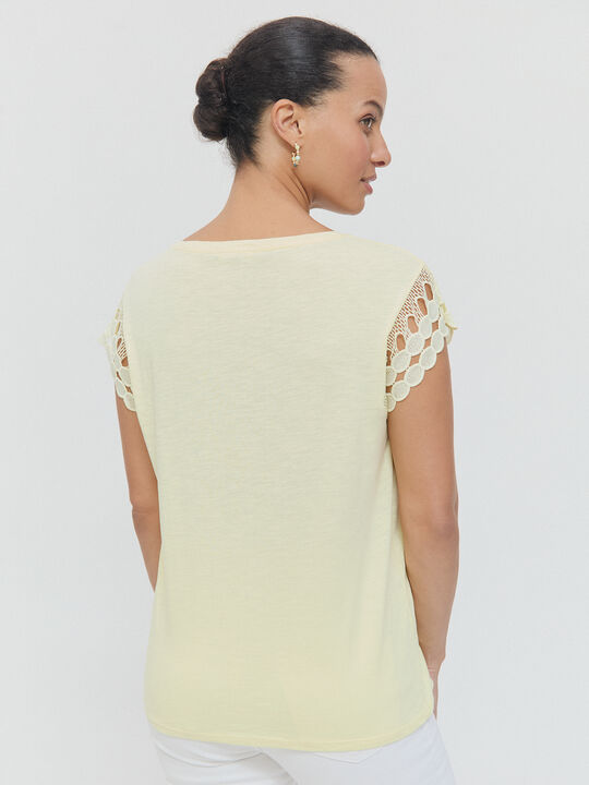 CAMISETA DETALLE Amarillo Pastel image number null