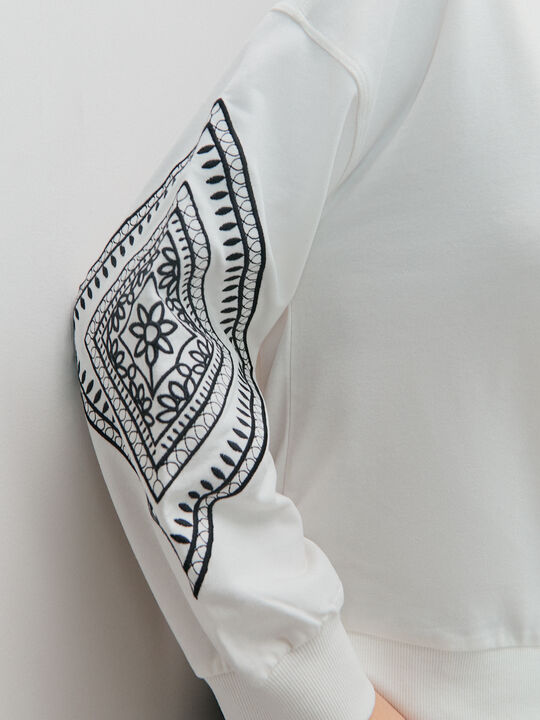 SUDADERA CUELLO REDONDO Blanco Hueso image number null