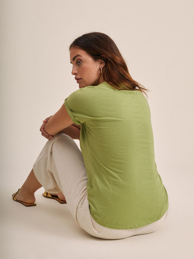 Camiseta lazada en escote 100% algodón kaki claro