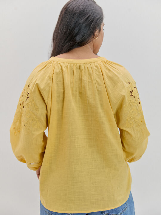 BLUSA DETALLE BORDADOS amarillo sun image number null