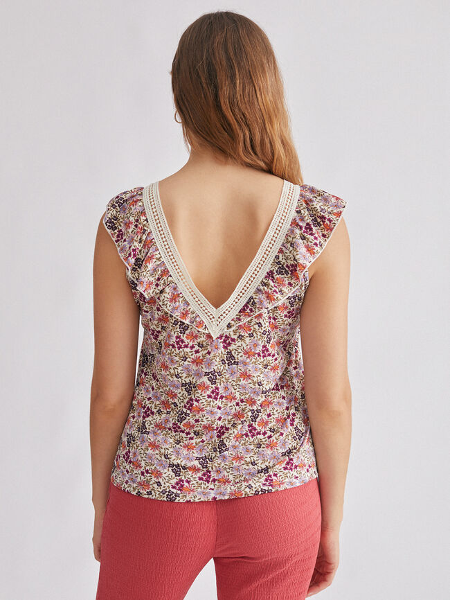camiseta corte imperio, cuello pico con Crudo Claro