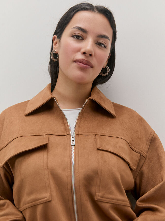 CHAQUETA ANTELINA CREMALLERA Almendra