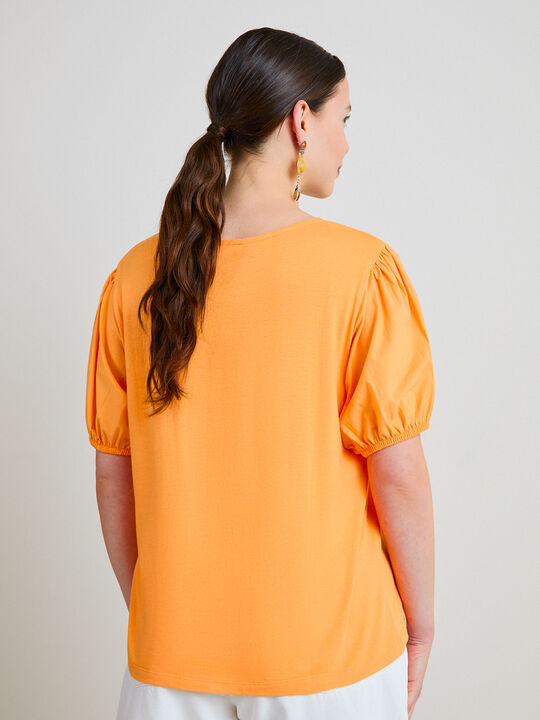 CAMISETA DETALLE ESCOTE Albaricoque image number null
