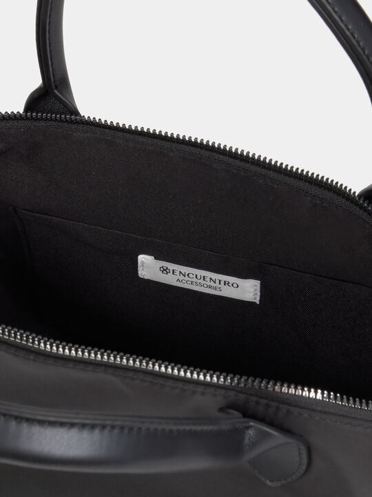 BOLSO BANDOLERA NYLON Negro image number null