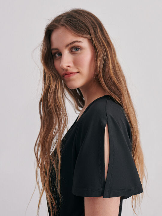 VESTIDO CUELLO PICO Negro image number null