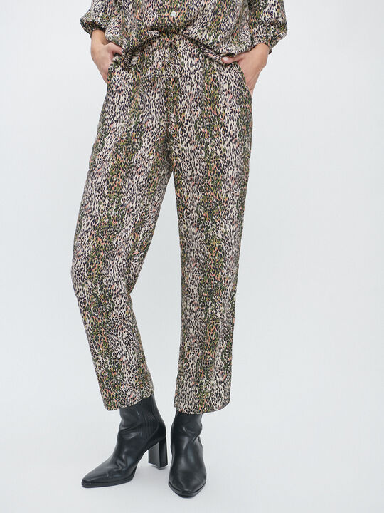 Pantalón animal print verde militar image number null