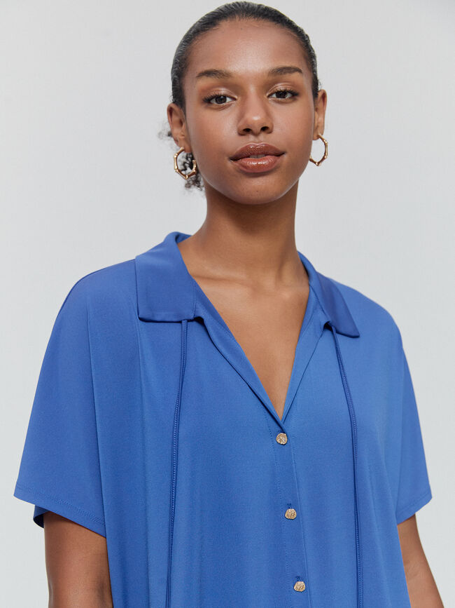 CAMISETA CUELLO AZUL TINTA