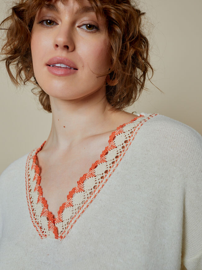 JERSEY DETALLE CUELLO BORDADO Crudo