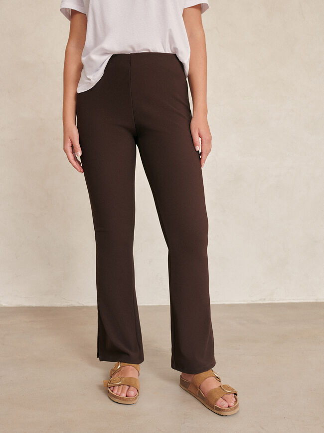 pantalon acampanado con abertura Marron Oscuro