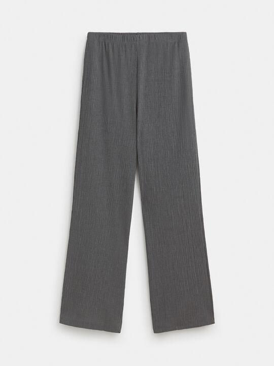 PANTALON TEXTURA Gris Oscuro image number null