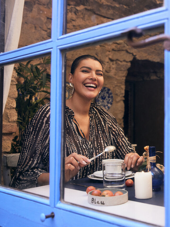 BLUSA ESTAMPADA Negro