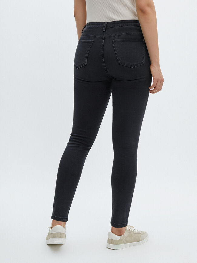 Vaquero pitillo básico Black wash