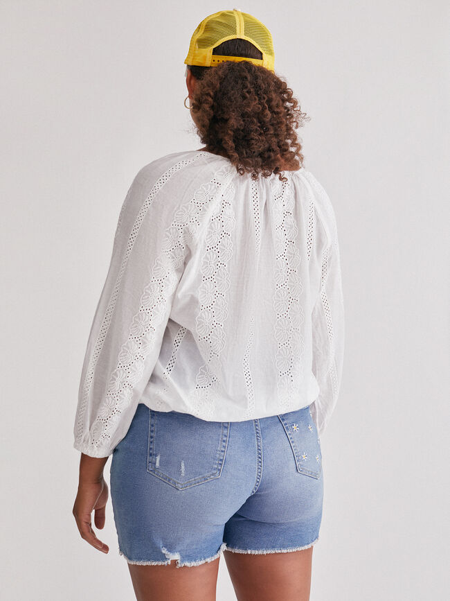 Blusa abotonada detalle bordados Blanco Optico