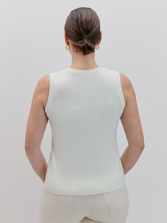 CHALECO B&Aacute;SICO BOTONES Beige image number null