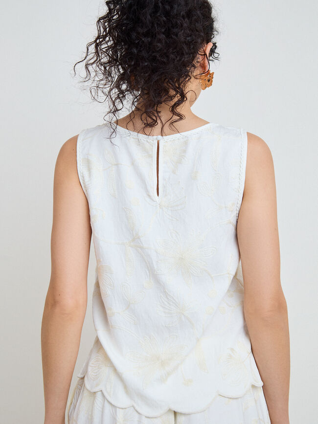 TOP DETALLE  BORDADOS Crudo