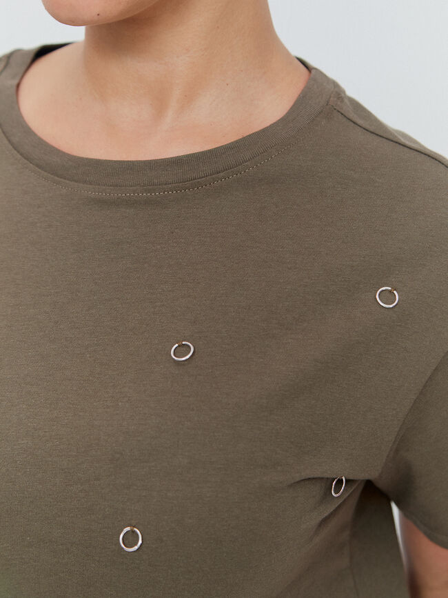 CAMISETA DETALLES METALICOS verde militar