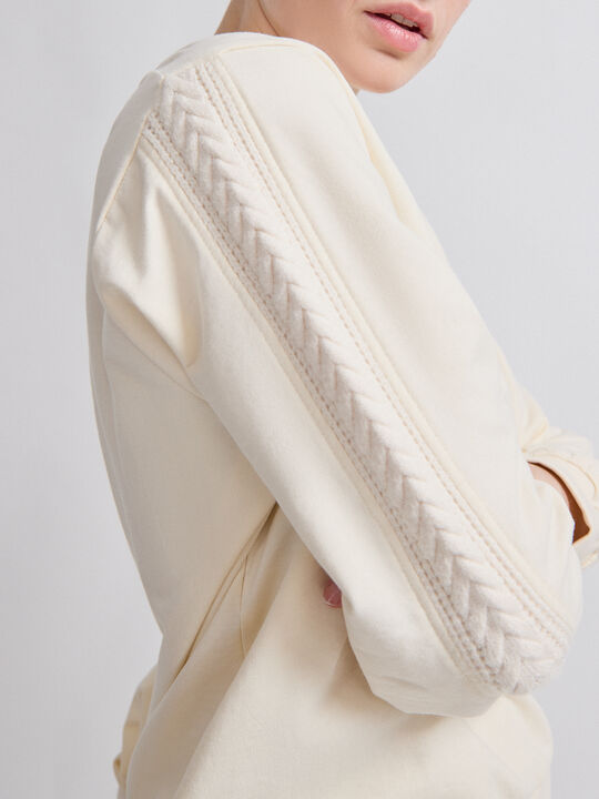 SUDADERA DETALLE MANGAS Crudo image number null