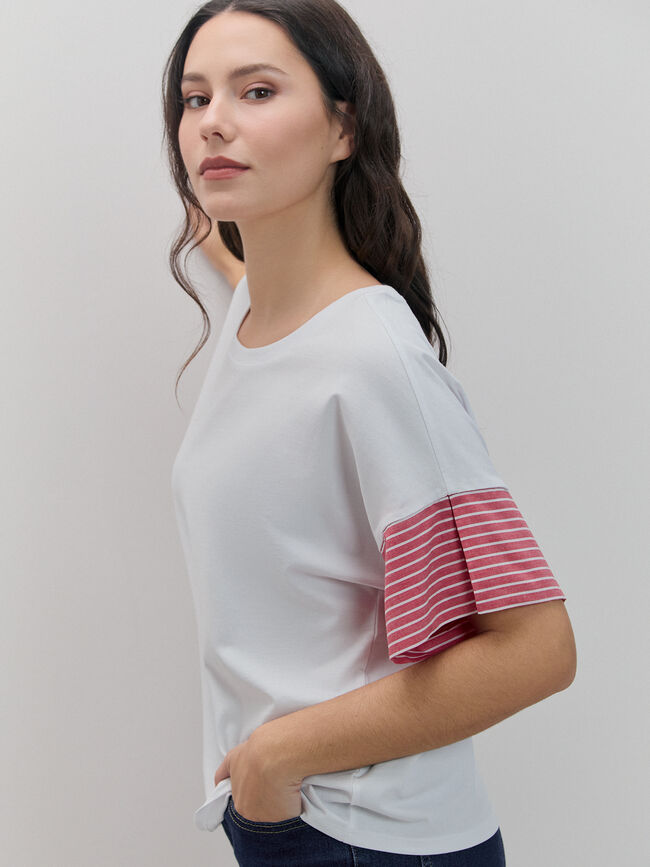 CAMISETA DETALLE MANGA Rojo