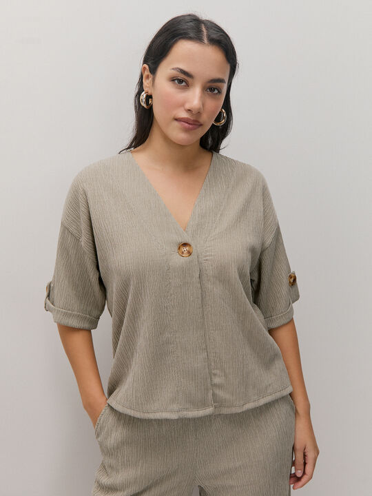 CAMISA DETALLE BOTON Beige image number null