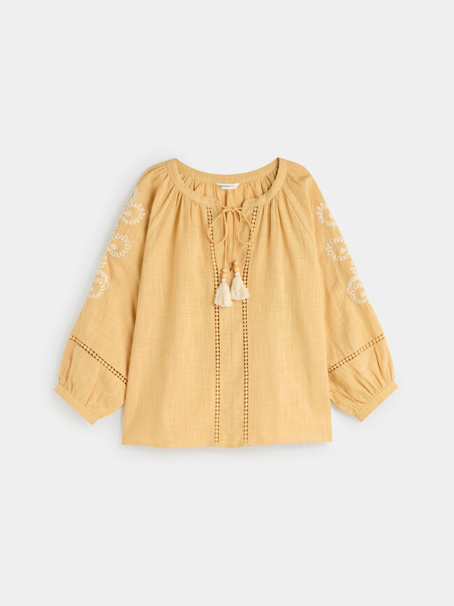 Blusa manga larga con bordado Mostaza
