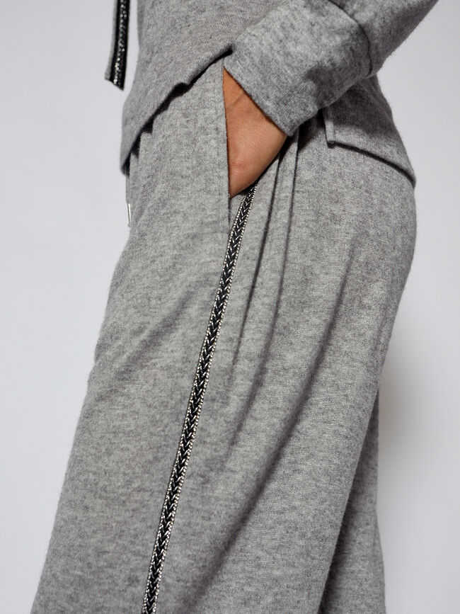 PANTALÓN JOGGER CON STRASS GrisVigoreClaro
