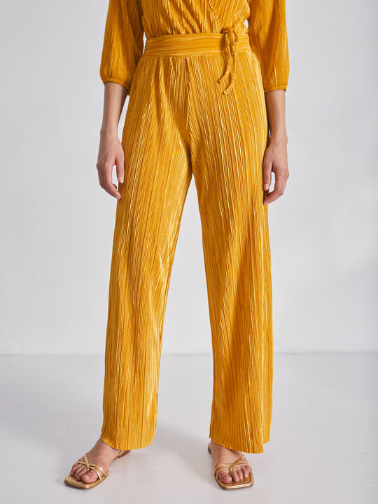 PANTALÓN PLISADO Mostaza image number null