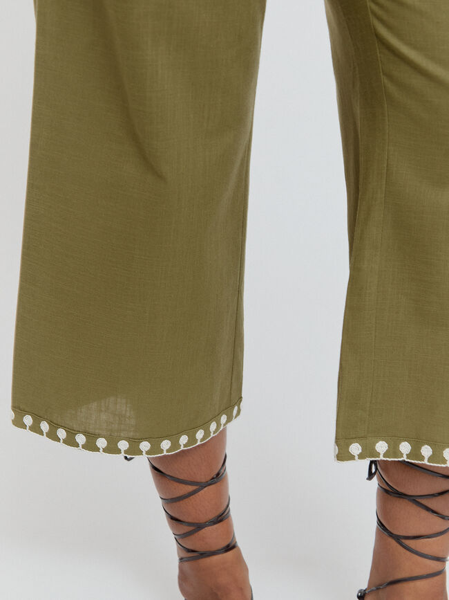 PANTALON BAJO BORDADO kaki claro
