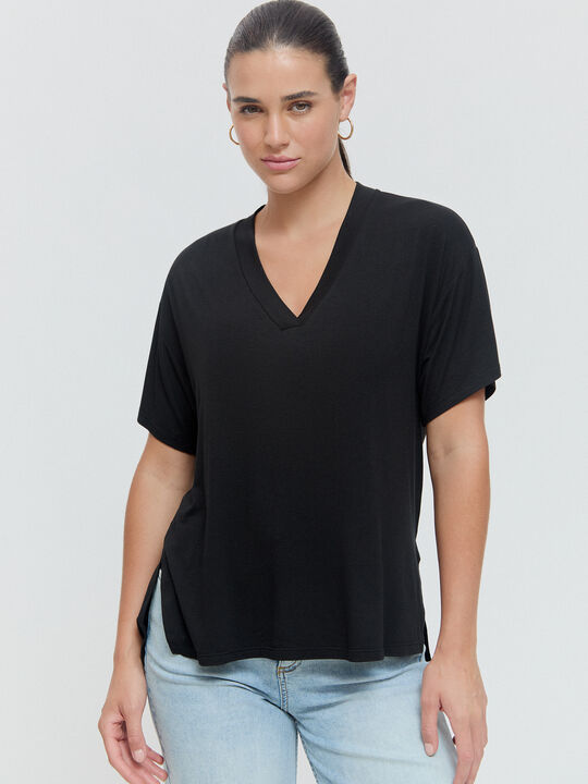 CAMISETA CUELLO PICO Negro image number null
