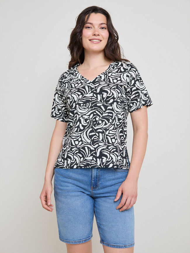 CAMISETA CUELLO PICO Estampado 2