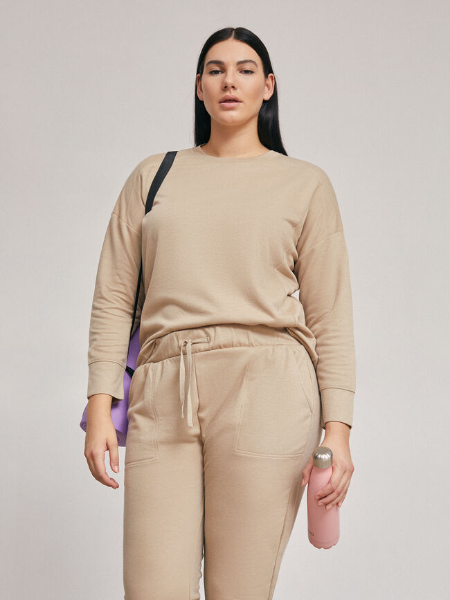 PANTALON CON BOLSILLO LATERAL Piedra oscuro