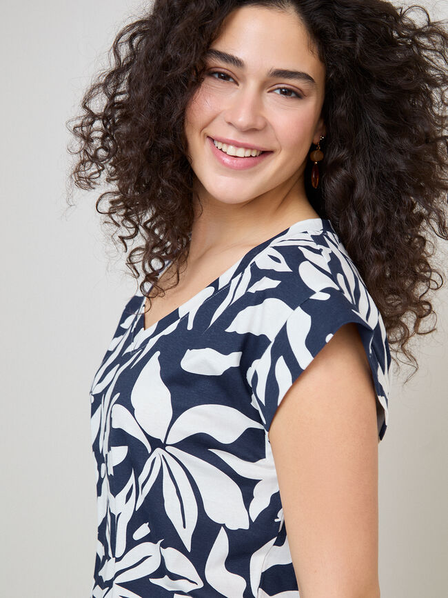 CAMISETA CUELLO PICO Estampado 1