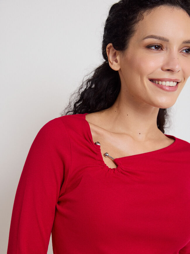 CAMISETA ESCOTE ASIMETRICO Rojo