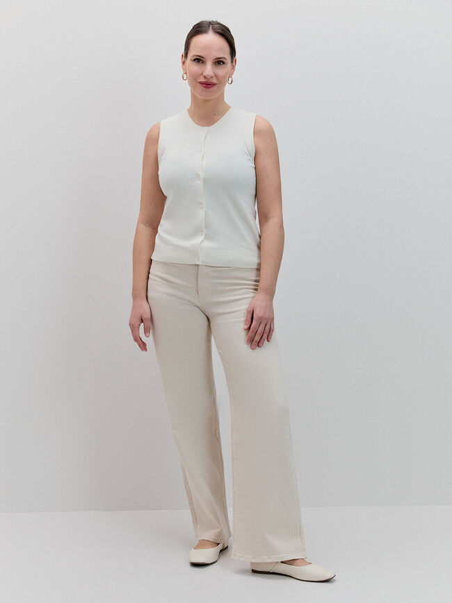 CHALECO B&Aacute;SICO BOTONES Beige