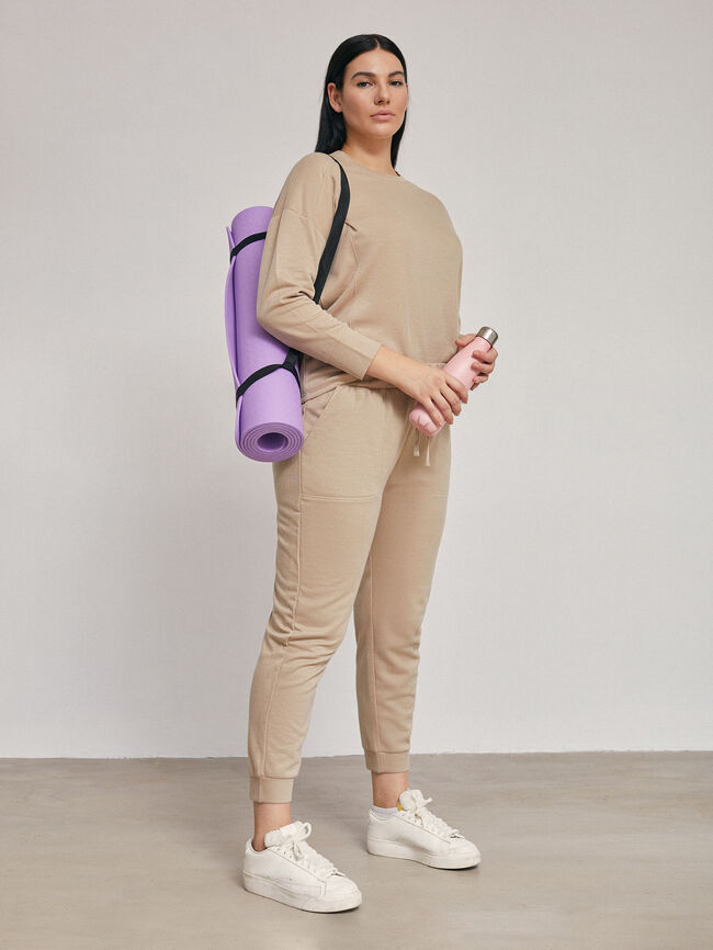 PANTALON CON BOLSILLO LATERAL Piedra oscuro