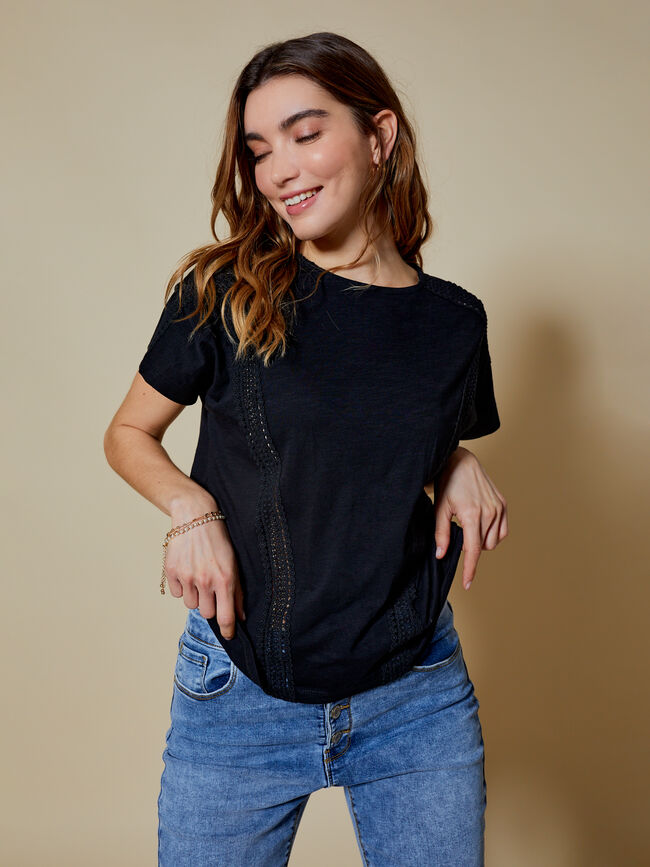 Camiseta detalles bordados Negro