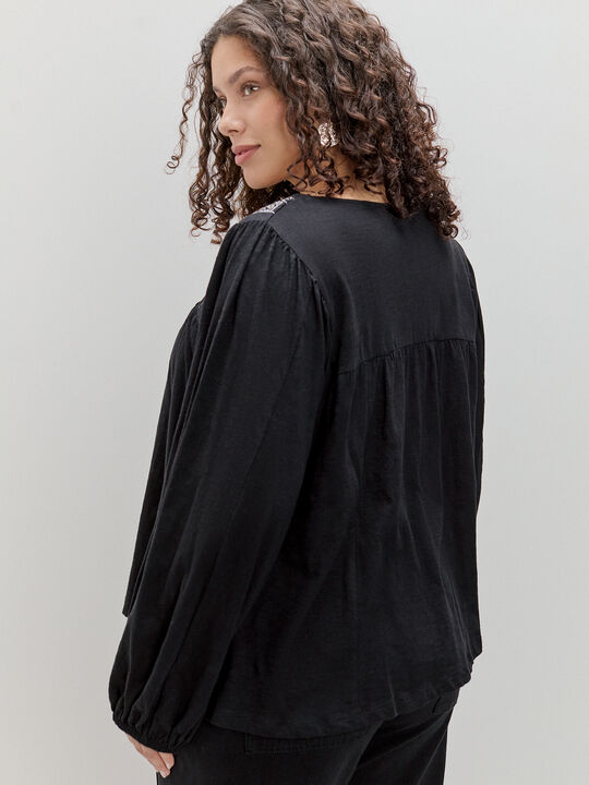 BLUSA BORDADA Negro image number null