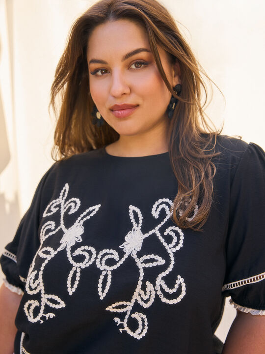 BLUSA BORDADOS CONTRASTE Negro image number null