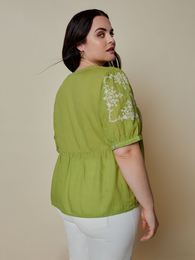 Blusa detalles bordados kaki claro