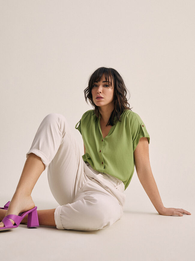 Blusa abotonada lino kaki claro
